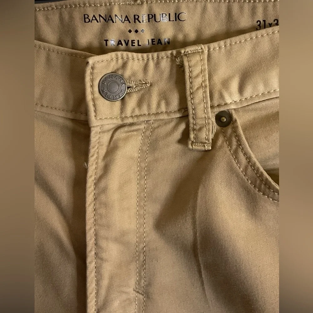 Men’s Banana Republic Tan Travel chinos